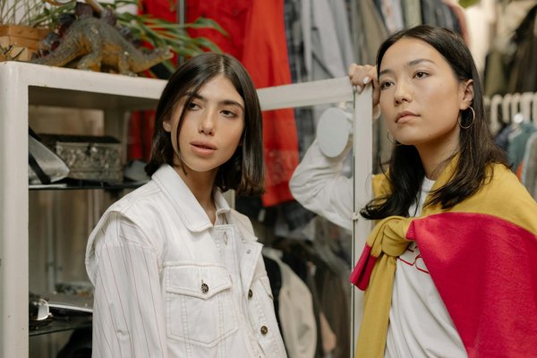 Échantillon de parfum : la nouvelle tendance qui révolutionne le marché grâce à la décantation